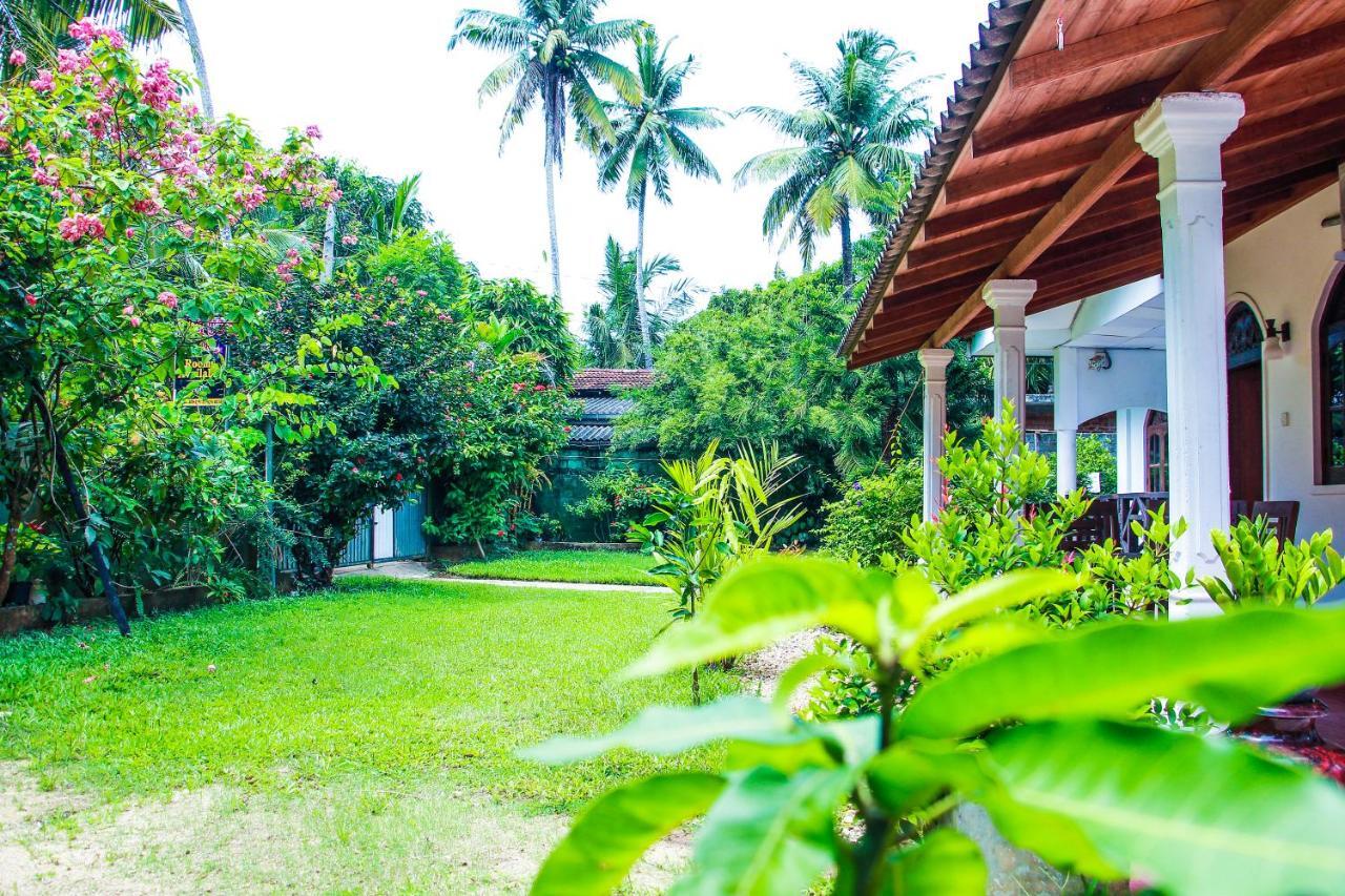 Lotus Villa Mirissa Exterior photo