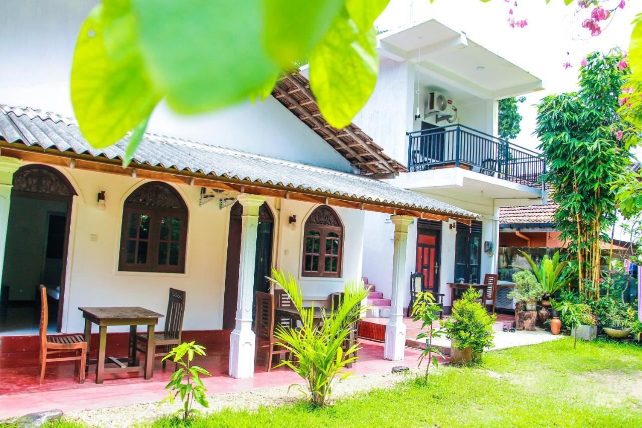 Lotus Villa Mirissa Exterior photo